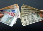 Українці скуповують валюту в очікуванні інфляції Українці скуповують валюту в очікуванні інфляції