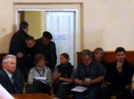 В Хотині під час підрахунку члени дільниці гуляють В Хотині під час підрахунку члени дільниці гуляють