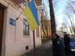 Невідомі викрали прапор ВО «Батьківщина» з фасаду офісу Невідомі викрали прапор ВО «Батьківщина» з фасаду офісу