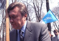 Янукович - рекордсмен серед українських чиновників за рівнем доходів Янукович - рекордсмен серед українських чиновників за рівнем доходів