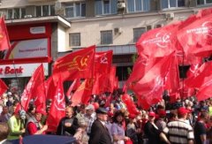 Комуністи на мітингу роздавали гроші за мітинг Комуністи на мітингу роздавали гроші за мітинг