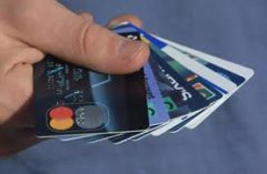 Чернівецькі банки нав’язують пенсіонерам кредитки Чернівецькі банки нав’язують пенсіонерам кредитки