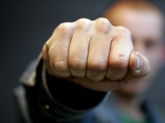 В Чернівцях нападники вкрали з будинку приватного підприємця 200 тисяч гривень В Чернівцях нападники вкрали з будинку приватного підприємця 200 тисяч гривень