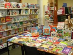 Буковинські книгарні працюють добре! А влада все ж їх реорганізовує за погану роботу Буковинські книгарні працюють добре! А влада все ж їх реорганізовує за погану роботу
