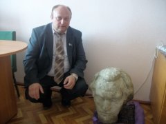 Пошкодження пам'ятника Емінеску - це примітивна провокація Пошкодження пам'ятника Емінеску - це примітивна провокація
