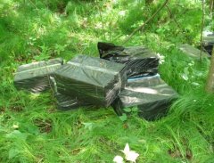 На Буковині на підводі чоловік намагався переправити 20 ящиків сигарет до Румунії На Буковині на підводі чоловік намагався переправити 20 ящиків сигарет до Румунії