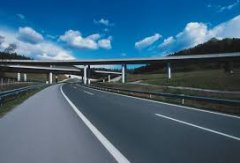 Фахівці Укравтодору припускають, що якісні дороги в Україні з'являться через 85 років Фахівці Укравтодору припускають, що якісні дороги в Україні з'являться через 85 років
