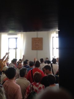 Підприємці Калинки сидять в кабінеті з Михайлішиним. Вони не вийдуть, поки не буде відмінено рішення Підприємці Калинки сидять в кабінеті з Михайлішиним. Вони не вийдуть, поки не буде відмінено рішення
