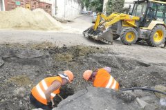 В це важко повірити, але влада переконує, що капітальний ремонт доріг у Чернівцях проводиться згідно із графіком В це важко повірити, але влада переконує, що капітальний ремонт доріг у Чернівцях проводиться згідно із графіком