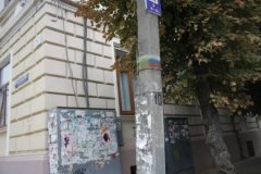 Чернівецька "Свобода" вимагає покарати провокаторів, які замалювали електроопори міста кольорами російського прапора Чернівецька "Свобода" вимагає покарати провокаторів, які замалювали електроопори міста кольорами російського прапора