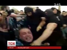 Народний бунт у Москві: на вулицях лунають постріли, а люди зводять барикади Народний бунт у Москві: на вулицях лунають постріли, а люди зводять барикади