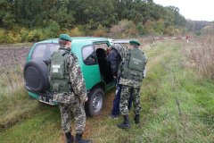 Макову соломку чернівчанину довелось віддати прикордонникам Макову соломку чернівчанину довелось віддати прикордонникам