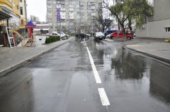 Вулицею Каспрука нарешті їздять автівки Вулицею Каспрука нарешті їздять автівки