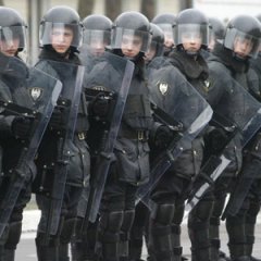 До Києва стягують війська зі сходу - Яценюк До Києва стягують війська зі сходу - Яценюк