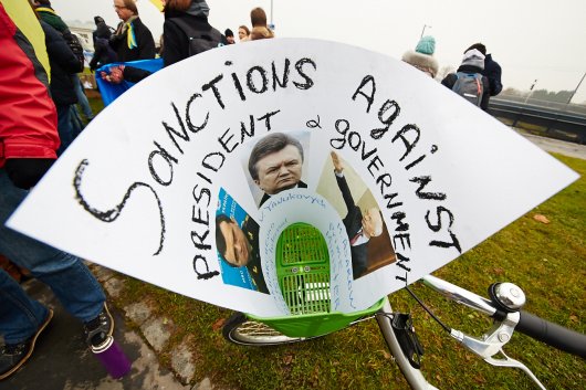 В Страсбурзі вимагають заблокувати рахунки Януковича та його родини В Страсбурзі вимагають заблокувати рахунки Януковича та його родини