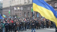 Понад 200 тисяч мітингувальників вийшли на Майдан Незалежності Понад 200 тисяч мітингувальників вийшли на Майдан Незалежності