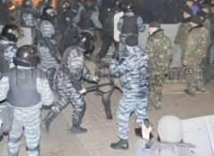 Стали відомі прізвища та домашні адреси "беркутівців", які били людей під АП — УДАР Стали відомі прізвища та домашні адреси "беркутівців", які били людей під АП — УДАР