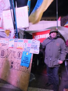 Буковинський намет в Києві пограбували тітушки Буковинський намет в Києві пограбували тітушки