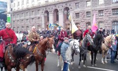 Козаки захищають Євромайдан Козаки захищають Євромайдан