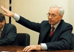 Колесніченко поскаржився Азарову, що його висаджують з таксі, коли впізнають Колесніченко поскаржився Азарову, що його висаджують з таксі, коли впізнають