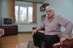 Пенсіонер зі Сторожинця передав 8 тисяч гривень на Євромайдан Пенсіонер зі Сторожинця передав 8 тисяч гривень на Євромайдан