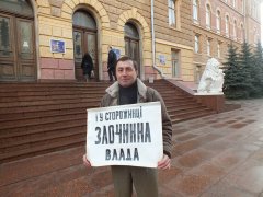 Самотній протест - буковинець проти злочинної сторожинецької влади Самотній протест - буковинець проти злочинної сторожинецької влади