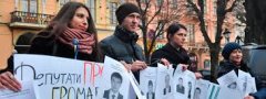 Люба Сорохан з Ленківців передумала карати студентів за пікетування міської ради Люба Сорохан з Ленківців передумала карати студентів за пікетування міської ради