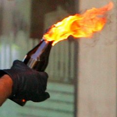 У Заставні кинули «коктейль Молотова» в офіс опозиціонера У Заставні кинули «коктейль Молотова» в офіс опозиціонера