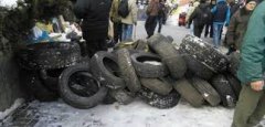 На вулиці Грушевського у Чернівцях ростуть барикади На вулиці Грушевського у Чернівцях ростуть барикади