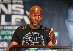 Американський чемпіон перед боєм з російським "Руйнівником" назвав себе "Україною" Американський чемпіон перед боєм з російським "Руйнівником" назвав себе "Україною"