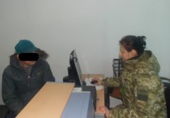 Прикордонники Чернівецького загону затримали чоловіка за підробленим паспортом громадянина Угорщини Прикордонники Чернівецького загону затримали чоловіка за підробленим паспортом громадянина Угорщини