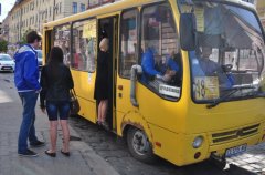 Різницю в тарифах на проїзд у громадському транспорті візьмуть з кишень чернівчан Різницю в тарифах на проїзд у громадському транспорті візьмуть з кишень чернівчан