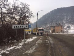 На Вижниччині СБУ знову затримала вантажівку, у якій незаконно перевозили деревину На Вижниччині СБУ знову затримала вантажівку, у якій незаконно перевозили деревину