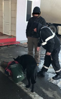 На українсько-румунському кордоні затримали латвійця із наркотиками На українсько-румунському кордоні затримали латвійця із наркотиками