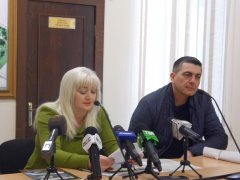 Перевізники Чернівців шантажують владу і людей (відео) Перевізники Чернівців шантажують владу і людей (відео)