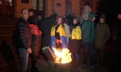 Голова Чернівецької облради Іван Мунтян відмовлявся прийти вночі до активістів Голова Чернівецької облради Іван Мунтян відмовлявся прийти вночі до активістів