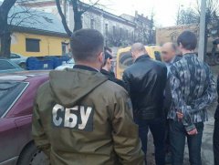 У Чернівцях за хабар затримано директора ліцею У Чернівцях за хабар затримано директора ліцею