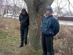 Поліцейські на гарячому зловили автокрадіїв Поліцейські на гарячому зловили автокрадіїв