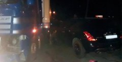 На Буковині жінку збила вантажівка, коли та на узбіччі ремонтувала своє авто На Буковині жінку збила вантажівка, коли та на узбіччі ремонтувала своє авто
