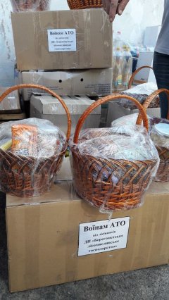 Буковинські лісівники передали близько тонни Великодніх смаколиків бійцям АТО Буковинські лісівники передали близько тонни Великодніх смаколиків бійцям АТО