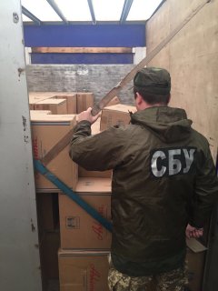 У Чернівцях СБУ вилучила партію контрафактних цигарок на півтора мільйона гривень У Чернівцях СБУ вилучила партію контрафактних цигарок на півтора мільйона гривень