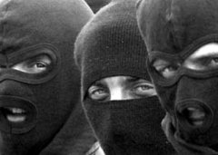 Хуліганам, які під час Великодніх свят жорстоко побили двох чернівчан, обрано запобіжний захід тримання під вартою Хуліганам, які під час Великодніх свят жорстоко побили двох чернівчан, обрано запобіжний захід тримання під вартою