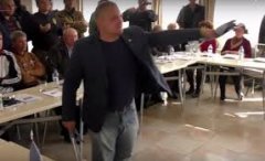 НІ СЕПАРАТИЗМУ! Міський голова Конотопу - свободівець Артем Семеніхін вигнав з міста сепаратистів НІ СЕПАРАТИЗМУ! Міський голова Конотопу - свободівець Артем Семеніхін вигнав з міста сепаратистів