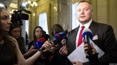 Через канадський паспорт депутат залишився без українського? Через канадський паспорт депутат залишився без українського?