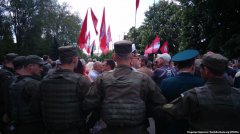 У Запоріжжі відбуваються сутички між проукраїнськими активістами та учасниками акції «Полк перемоги» У Запоріжжі відбуваються сутички між проукраїнськими активістами та учасниками акції «Полк перемоги»
