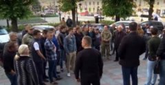 У Чернівцях вимагають заборонити партію "Опоблок" У Чернівцях вимагають заборонити партію "Опоблок"