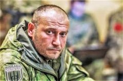 Дмитро Ярош до Авакова і Порошенка:"Заговорить вулиця і стволи!" Дмитро Ярош до Авакова і Порошенка:"Заговорить вулиця і стволи!"