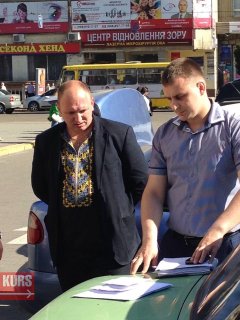 В Івано-Франківську на хабарі затримали посадовця управління Держпраці у вишиванці В Івано-Франківську на хабарі затримали посадовця управління Держпраці у вишиванці