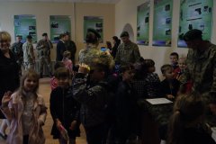 Напередодні Дня прикордонника молодь міста побувала у Чернівецькому загоні Напередодні Дня прикордонника молодь міста побувала у Чернівецькому загоні