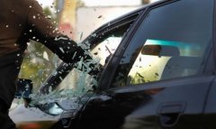 На Буковині зловмисники активно почали «обчищувати» автомобілі На Буковині зловмисники активно почали «обчищувати» автомобілі